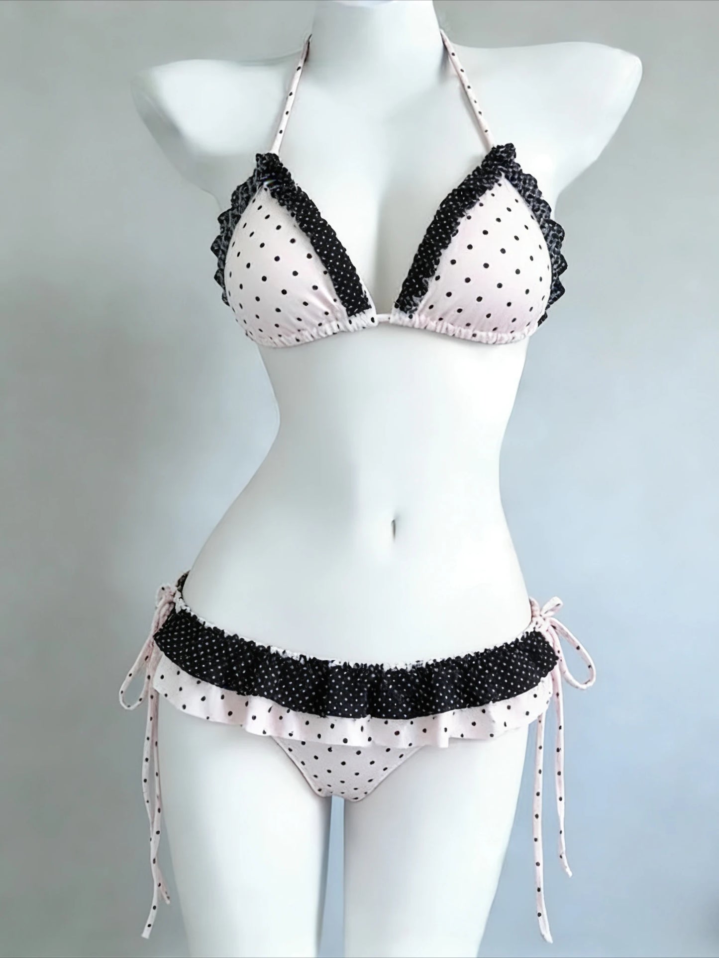 Dviejų dalių bikinis su kaspinais – aukštu liemeniu, mielas vasaros stilius