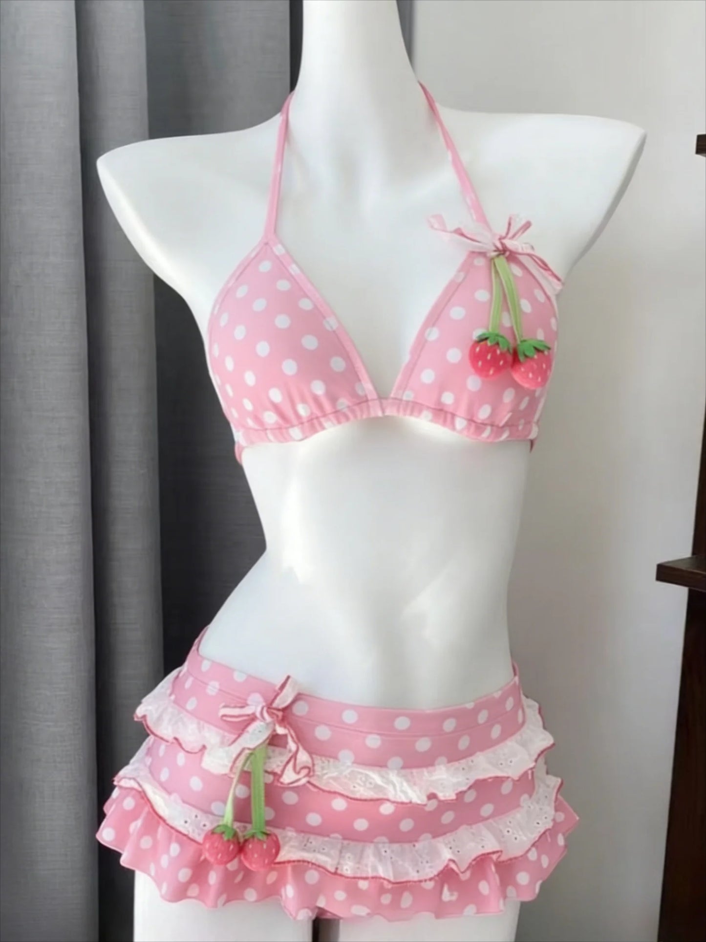 Dviejų dalių bikinis su kaspinais – aukštu liemeniu, mielas vasaros stilius