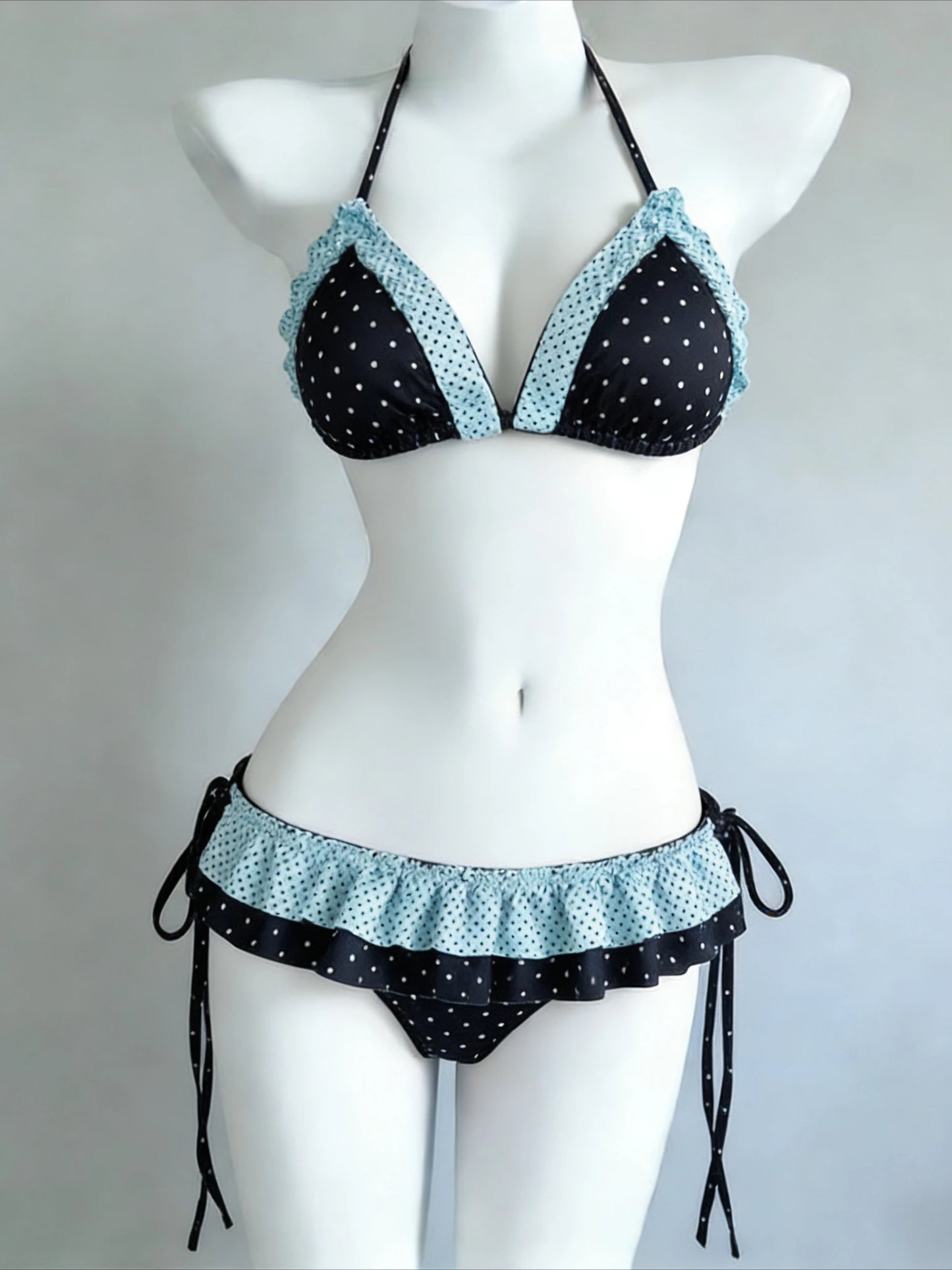 Dviejų dalių bikinis su kaspinais – aukštu liemeniu, mielas vasaros stilius